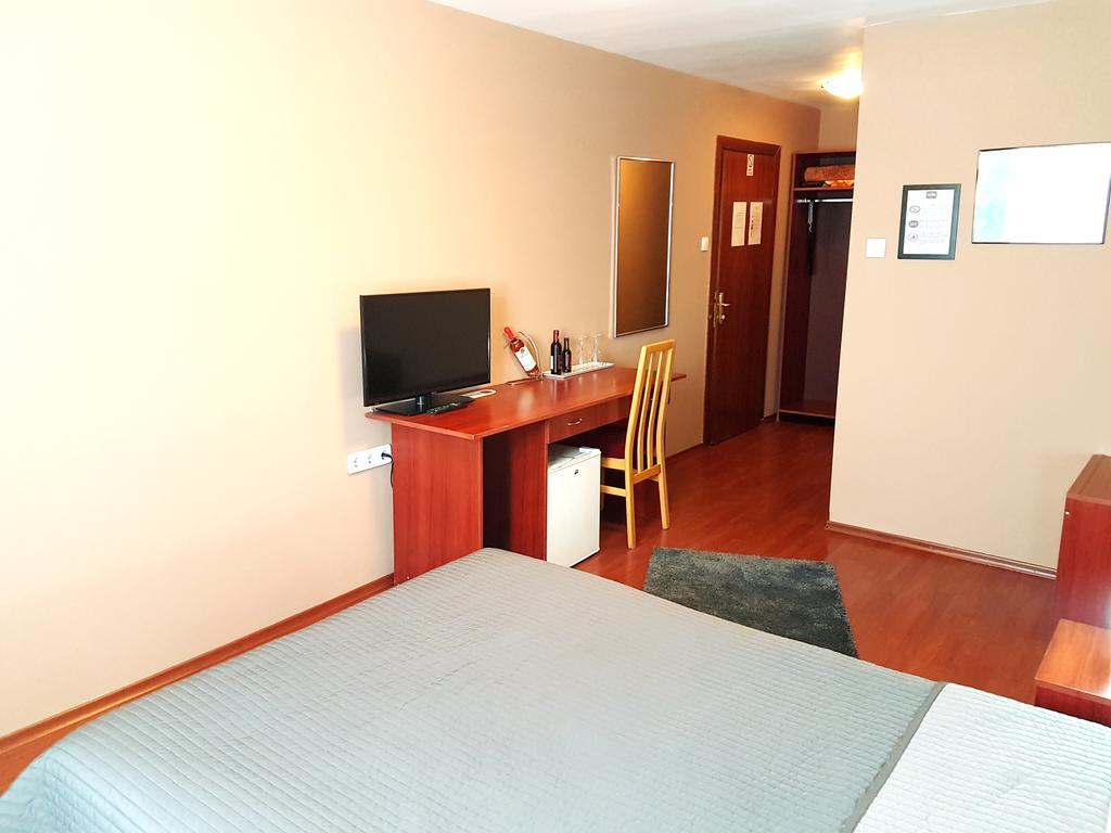 Hotel Mic Bucharest Exterior photo