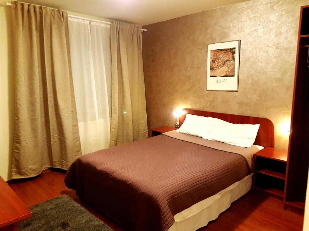 Hotel Mic Bucharest Exterior photo