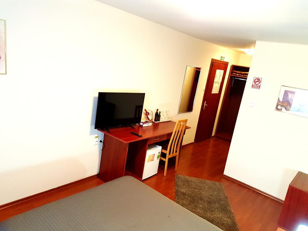 Hotel Mic Bucharest Exterior photo