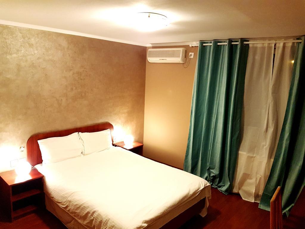 Hotel Mic Bucharest Exterior photo